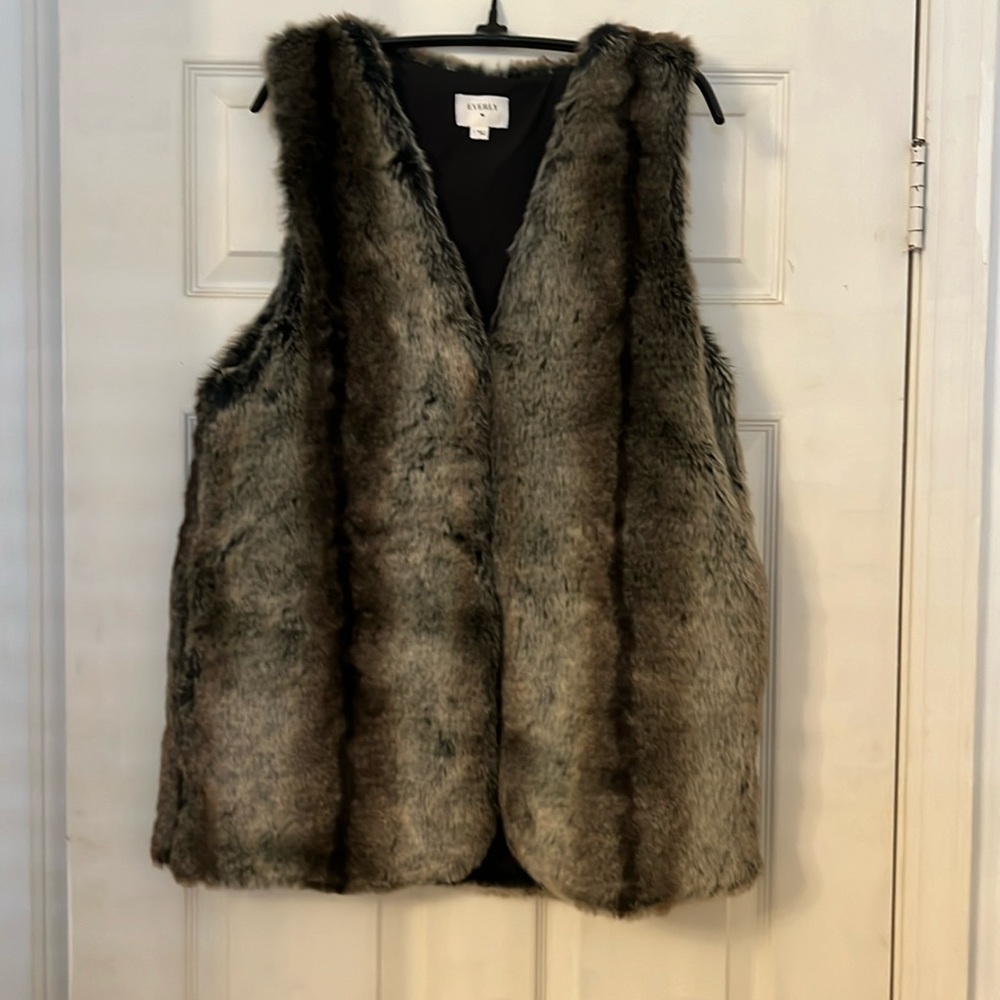 Everly Faux Fur Vest Womens Size L Brown Lined Hook & Eye Closure